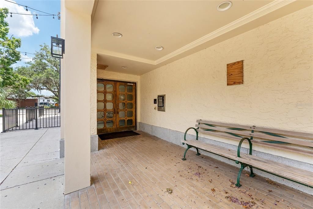 For Sale: $325,000 (2 beds, 2 baths, 1100 Square Feet)
