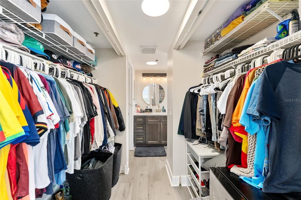 For Sale: $325,000 (2 beds, 2 baths, 1100 Square Feet)