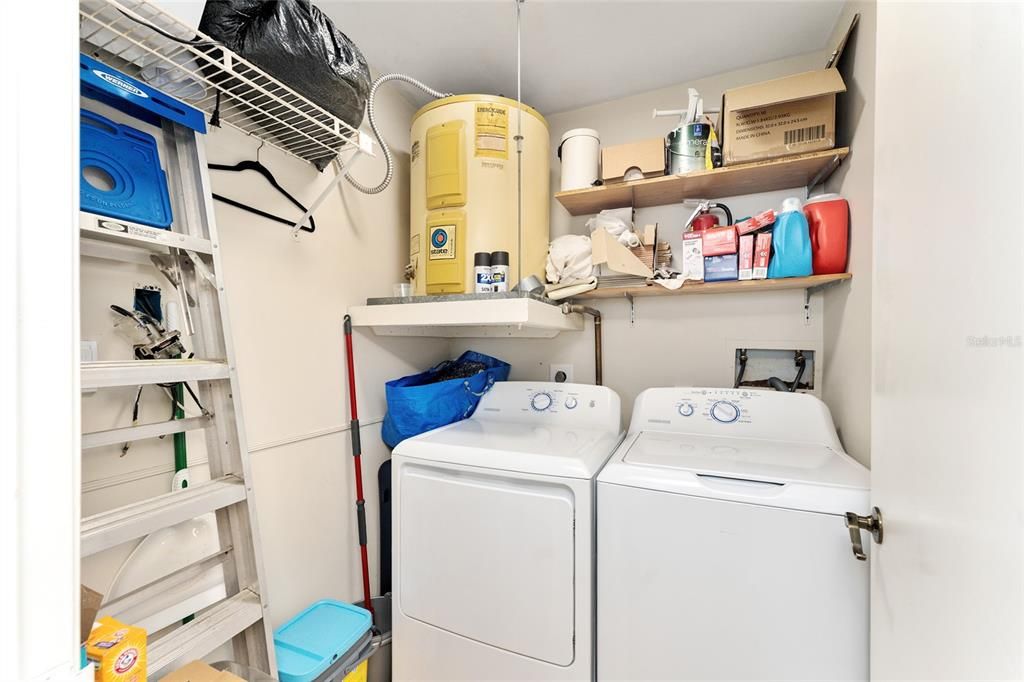 For Sale: $325,000 (2 beds, 2 baths, 1100 Square Feet)