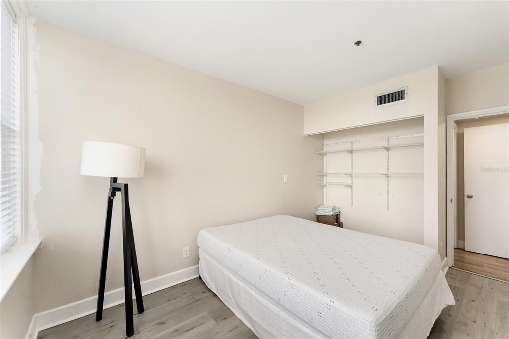 For Sale: $325,000 (2 beds, 2 baths, 1100 Square Feet)