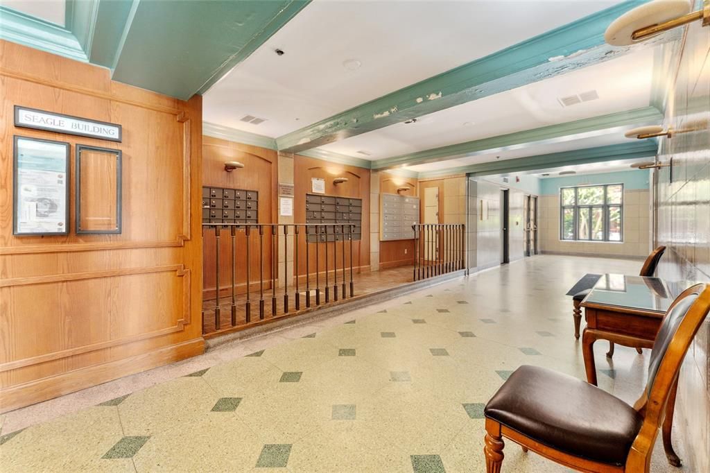 For Sale: $325,000 (2 beds, 2 baths, 1100 Square Feet)