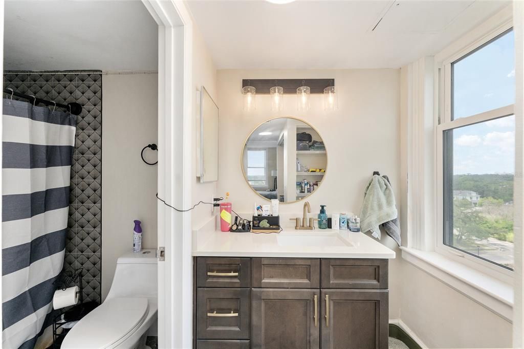 For Sale: $325,000 (2 beds, 2 baths, 1100 Square Feet)