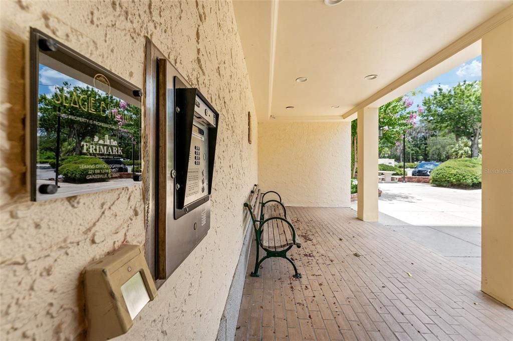 For Sale: $325,000 (2 beds, 2 baths, 1100 Square Feet)