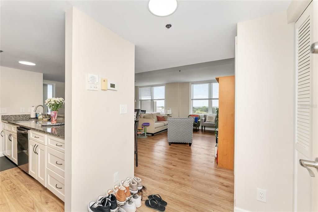 For Sale: $325,000 (2 beds, 2 baths, 1100 Square Feet)