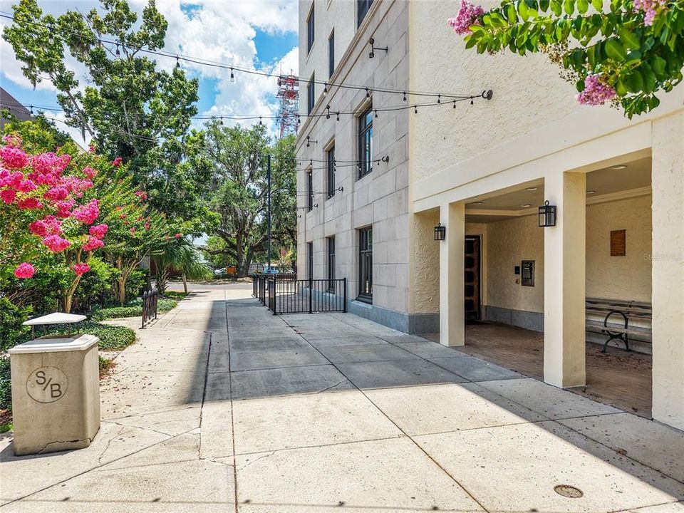 For Sale: $325,000 (2 beds, 2 baths, 1100 Square Feet)