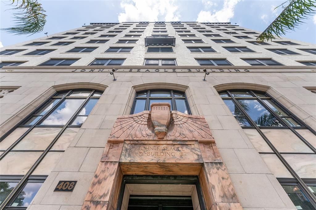 For Sale: $325,000 (2 beds, 2 baths, 1100 Square Feet)