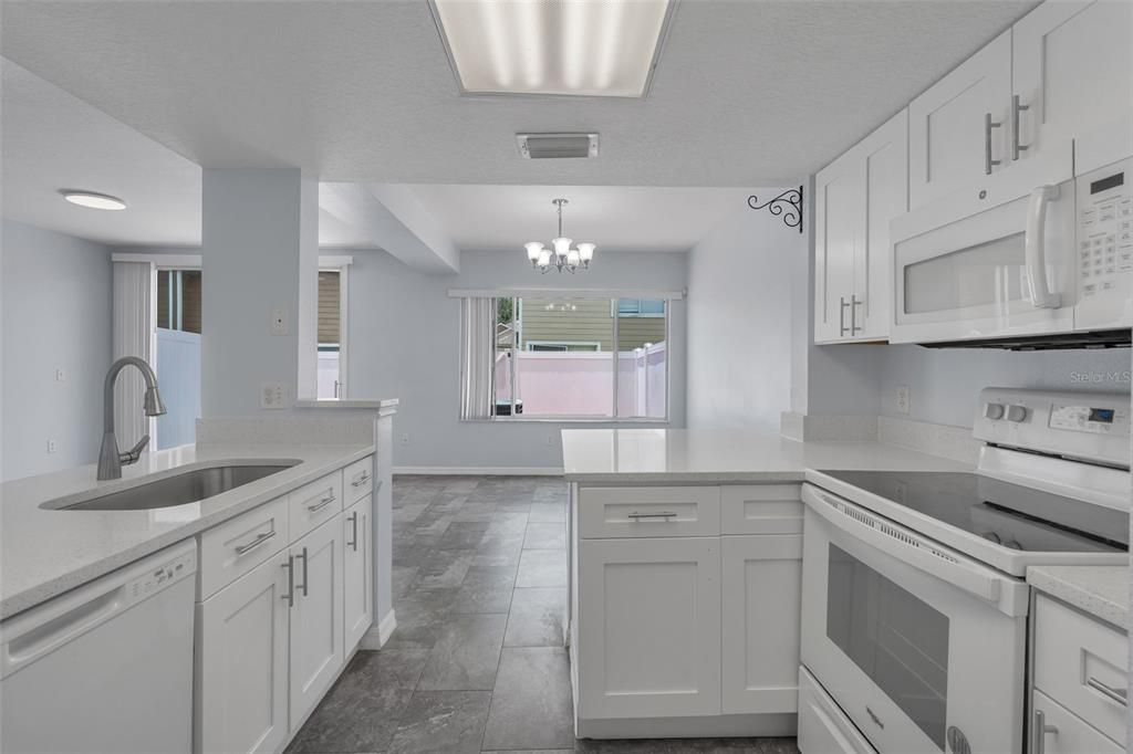 For Sale: $305,000 (3 beds, 3 baths, 1811 Square Feet)