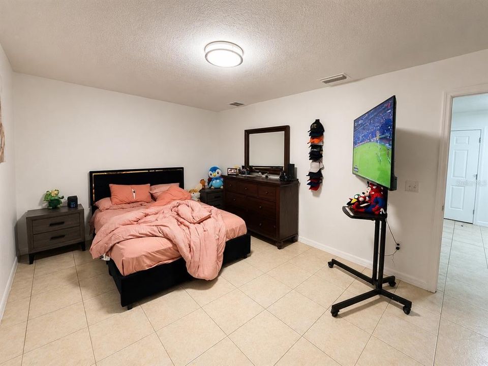 For Sale: $305,000 (3 beds, 3 baths, 1811 Square Feet)