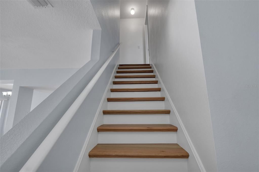 For Sale: $305,000 (3 beds, 3 baths, 1811 Square Feet)