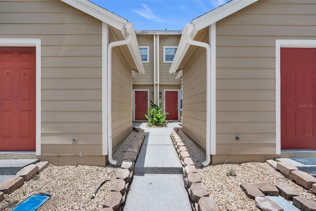 For Sale: $305,000 (3 beds, 3 baths, 1811 Square Feet)