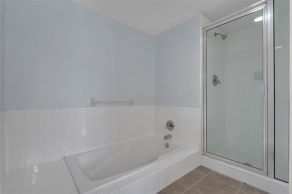 For Sale: $305,000 (3 beds, 3 baths, 1811 Square Feet)