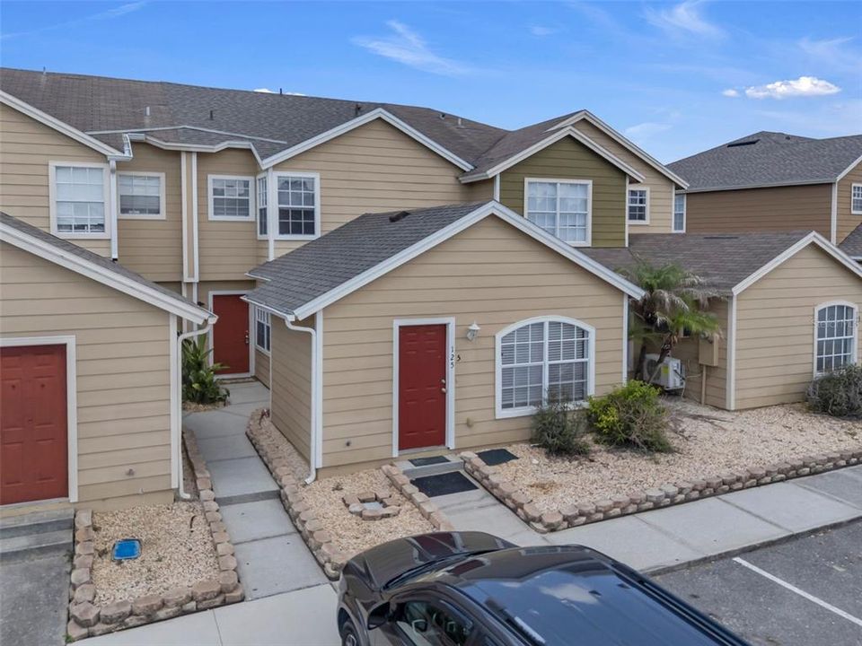 For Sale: $305,000 (3 beds, 3 baths, 1811 Square Feet)