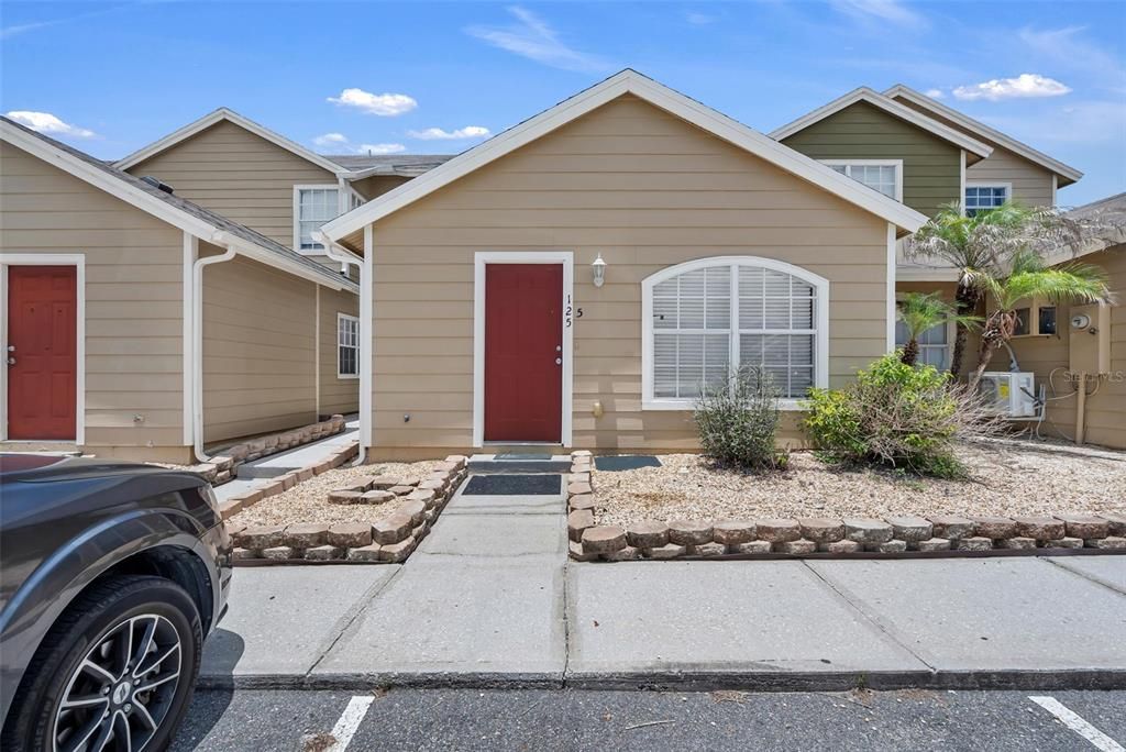 For Sale: $305,000 (3 beds, 3 baths, 1811 Square Feet)