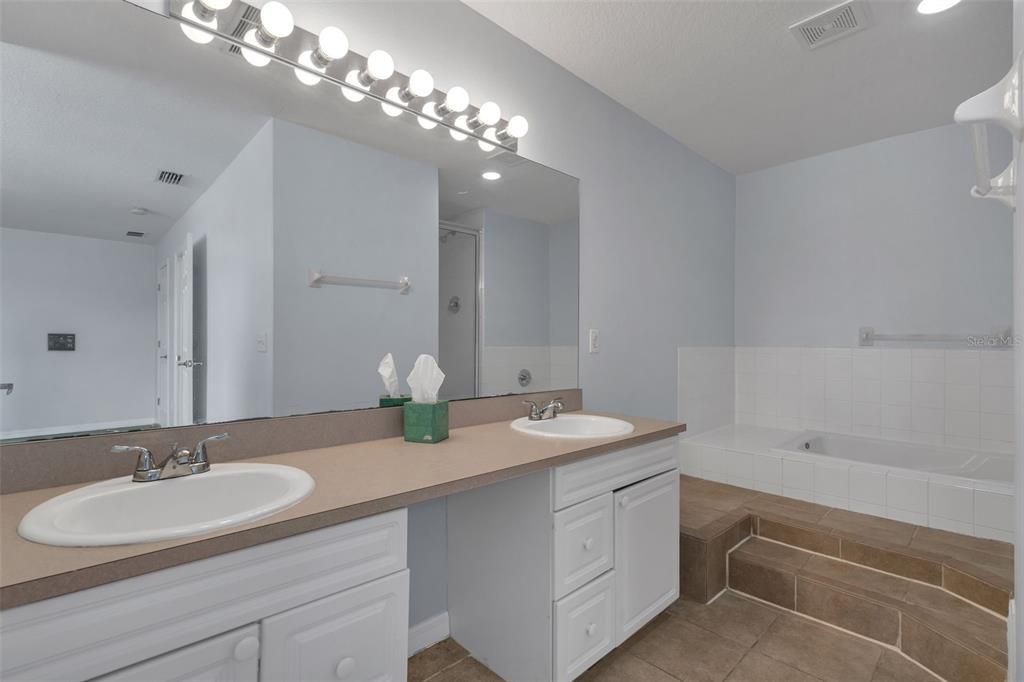 For Sale: $305,000 (3 beds, 3 baths, 1811 Square Feet)