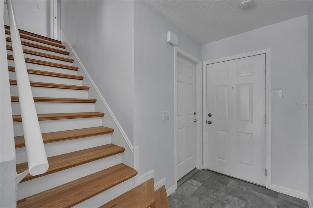 For Sale: $305,000 (3 beds, 3 baths, 1811 Square Feet)