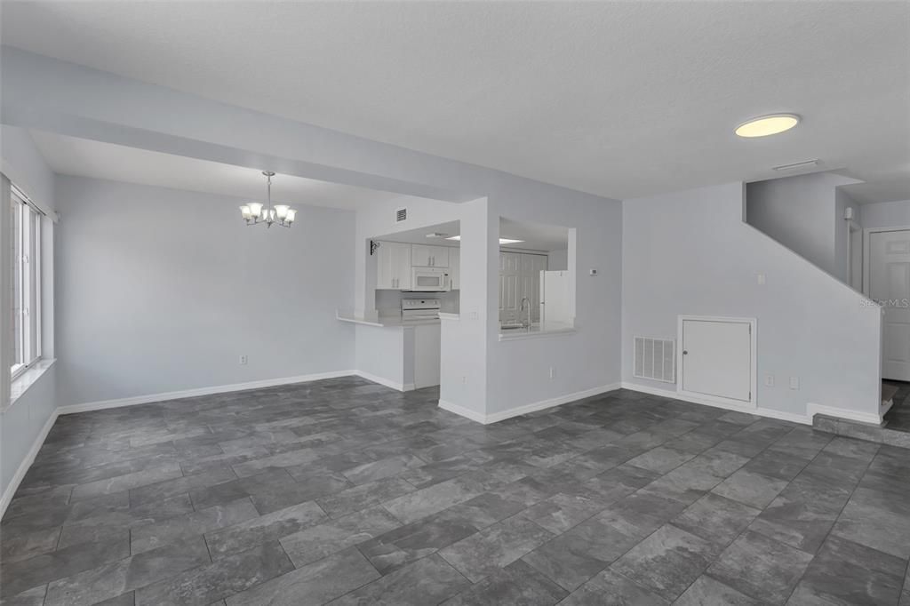 For Sale: $305,000 (3 beds, 3 baths, 1811 Square Feet)