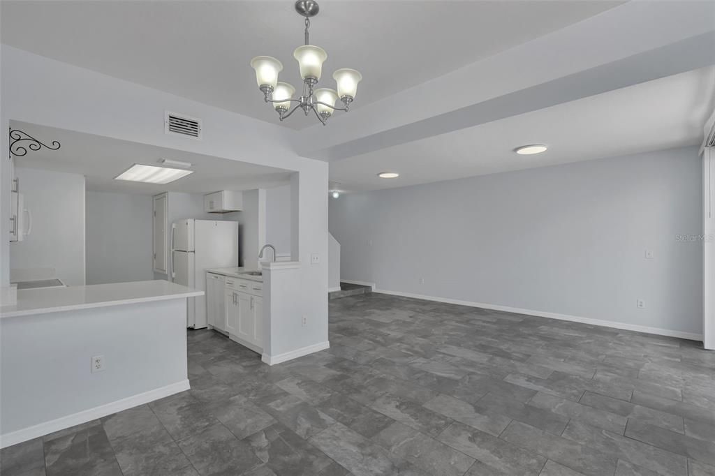 For Sale: $305,000 (3 beds, 3 baths, 1811 Square Feet)