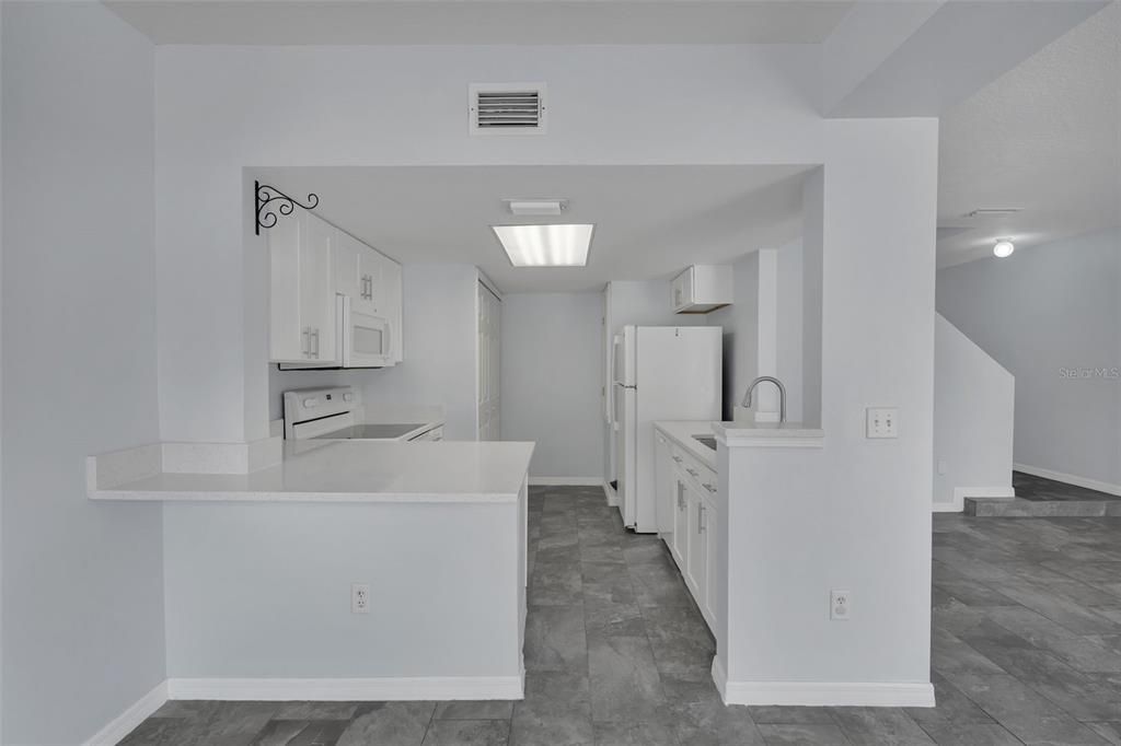 For Sale: $305,000 (3 beds, 3 baths, 1811 Square Feet)