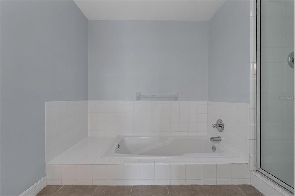 For Sale: $305,000 (3 beds, 3 baths, 1811 Square Feet)