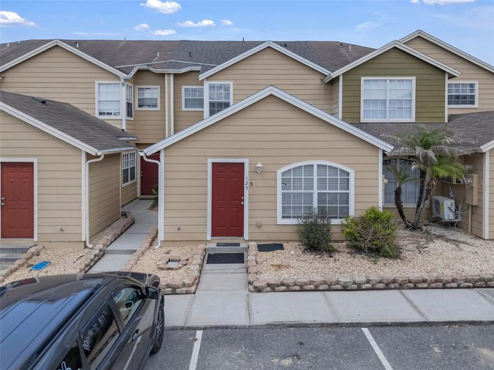 For Sale: $305,000 (3 beds, 3 baths, 1811 Square Feet)