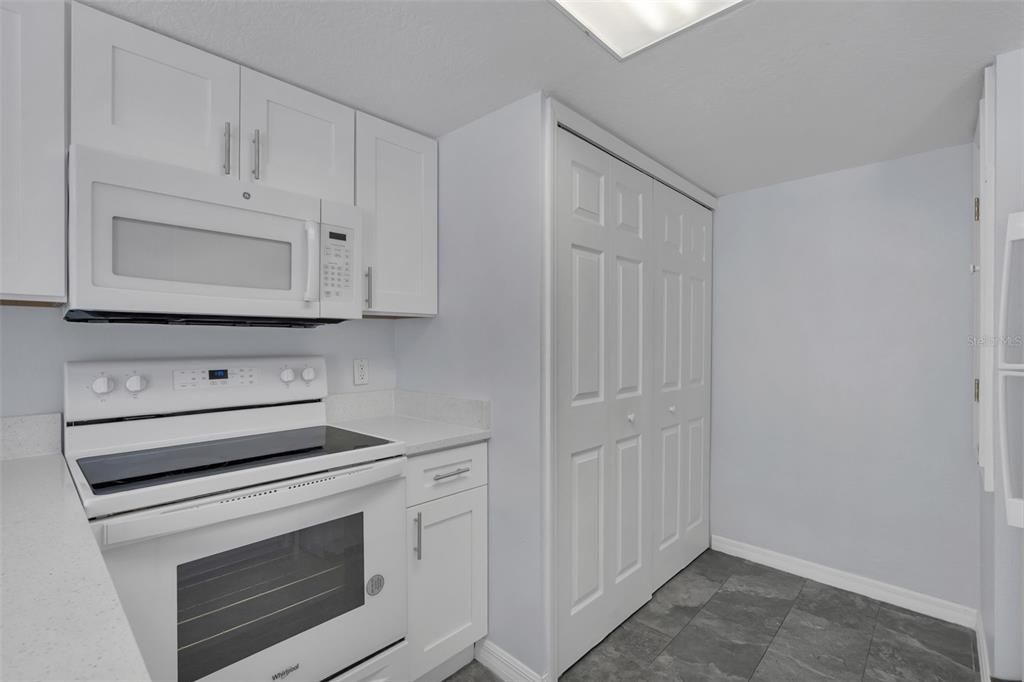 For Sale: $305,000 (3 beds, 3 baths, 1811 Square Feet)
