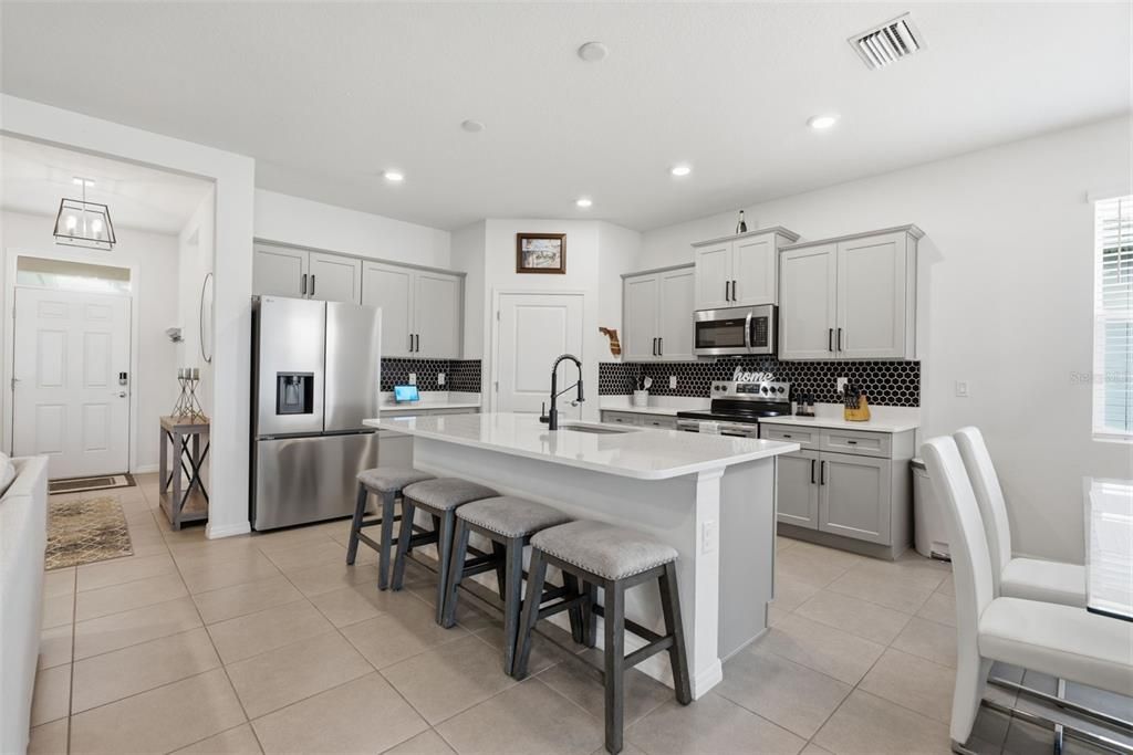 For Sale: $365,000 (3 beds, 2 baths, 1649 Square Feet)