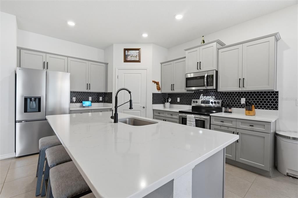 For Sale: $365,000 (3 beds, 2 baths, 1649 Square Feet)