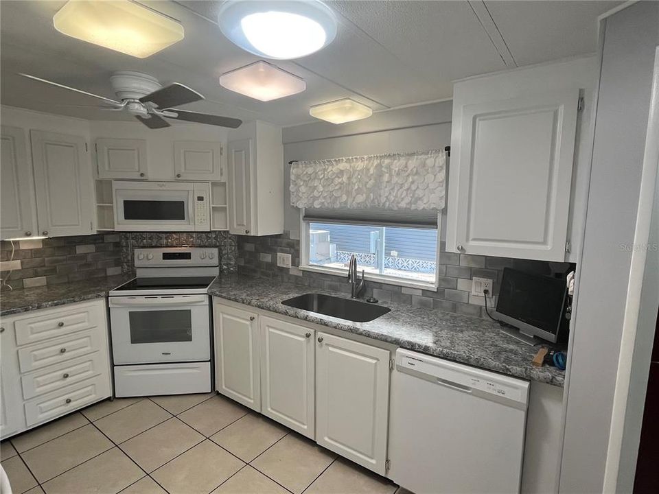 En Venta: $197,000 (2 camas, 2 baños, 1249 Pies cuadrados)
