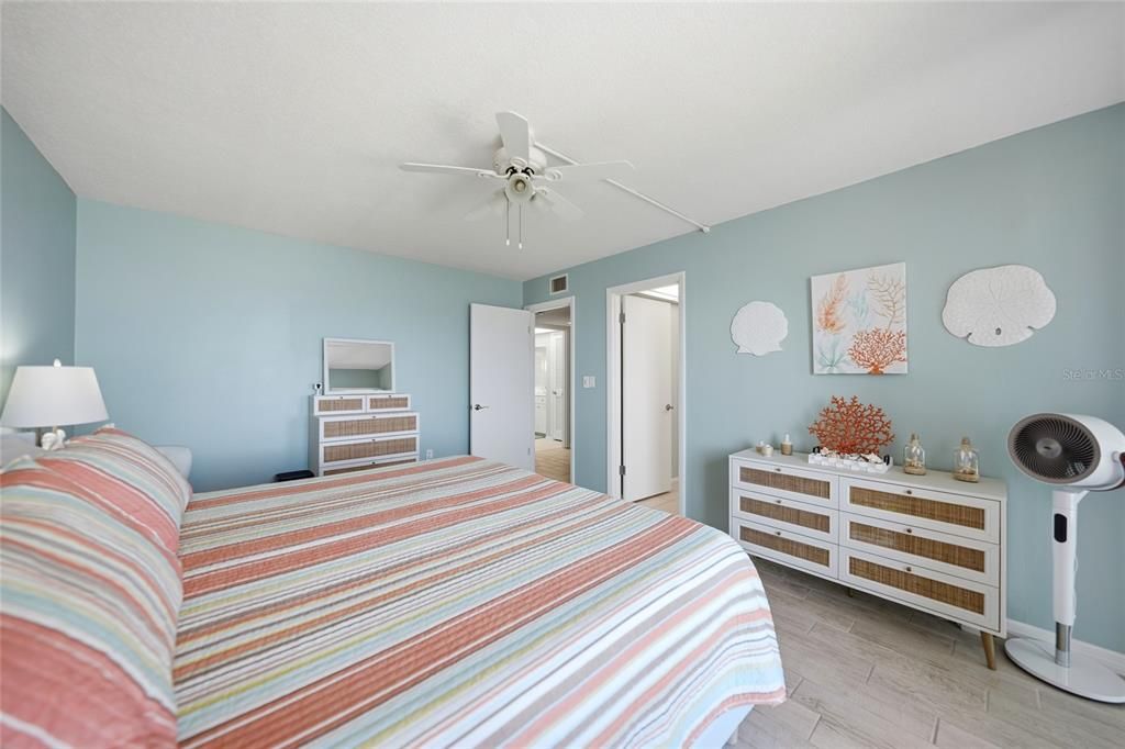 En Venta: $399,900 (2 camas, 2 baños, 1581 Pies cuadrados)