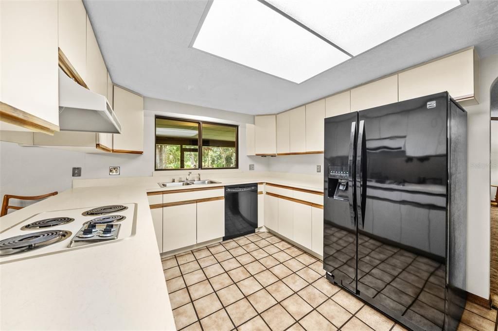 Active With Contract: $635,000 (4 beds, 2 baths, 3005 Square Feet)