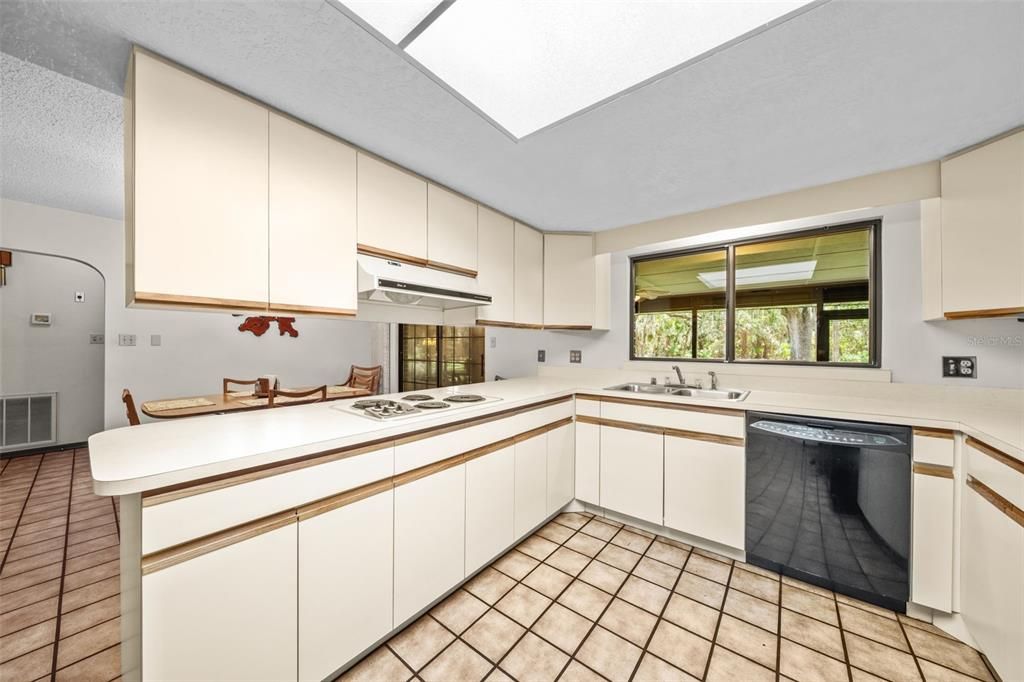 Active With Contract: $635,000 (4 beds, 2 baths, 3005 Square Feet)