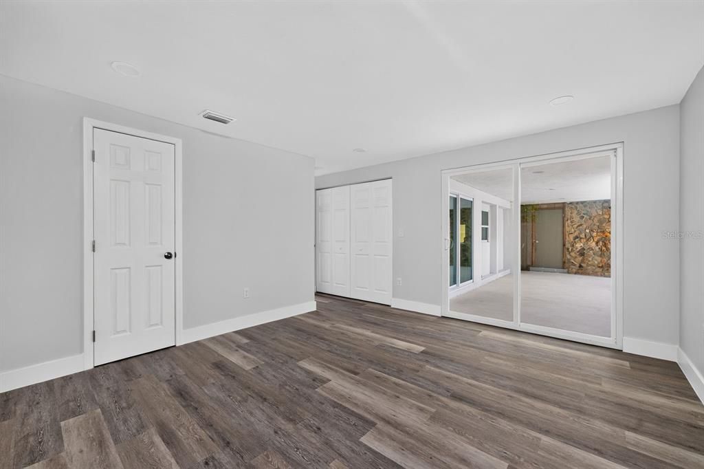 For Sale: $339,000 (2 beds, 2 baths, 931 Square Feet)