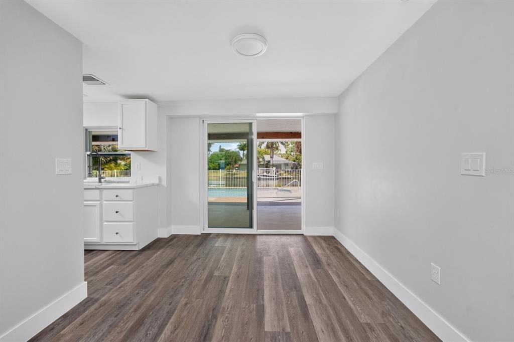 For Sale: $339,000 (2 beds, 2 baths, 931 Square Feet)