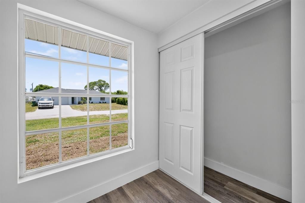For Sale: $339,000 (2 beds, 2 baths, 931 Square Feet)