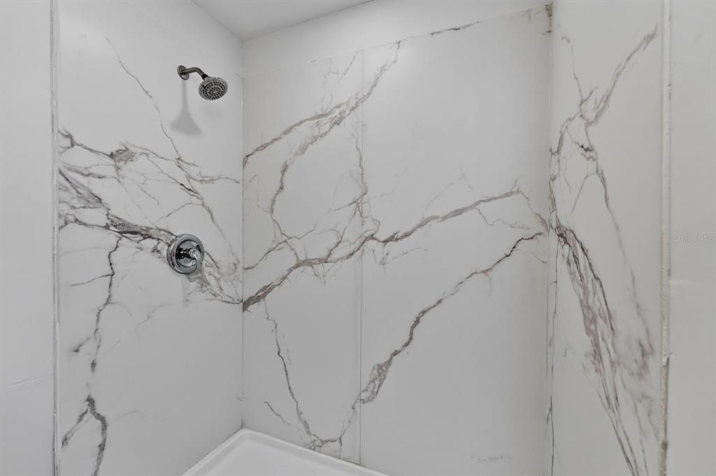 For Sale: $339,000 (2 beds, 2 baths, 931 Square Feet)
