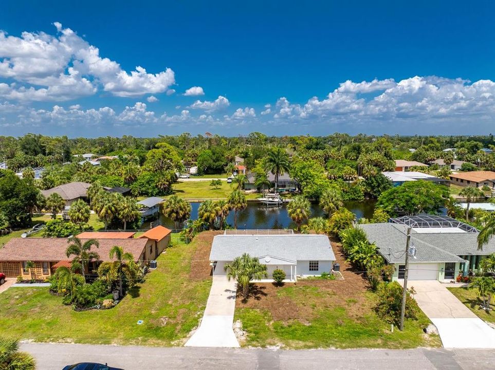 For Sale: $339,000 (2 beds, 2 baths, 931 Square Feet)