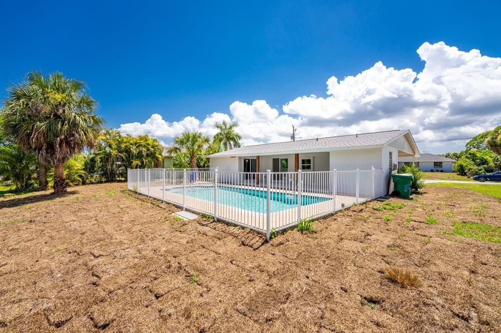 For Sale: $339,000 (2 beds, 2 baths, 931 Square Feet)