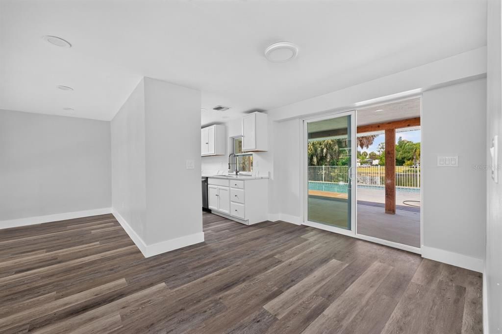 For Sale: $339,000 (2 beds, 2 baths, 931 Square Feet)