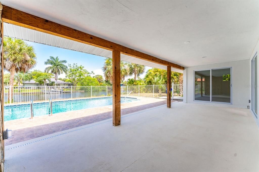 For Sale: $339,000 (2 beds, 2 baths, 931 Square Feet)