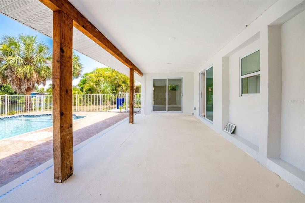 For Sale: $339,000 (2 beds, 2 baths, 931 Square Feet)