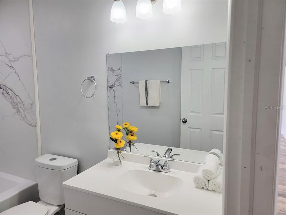 For Sale: $339,000 (2 beds, 2 baths, 931 Square Feet)