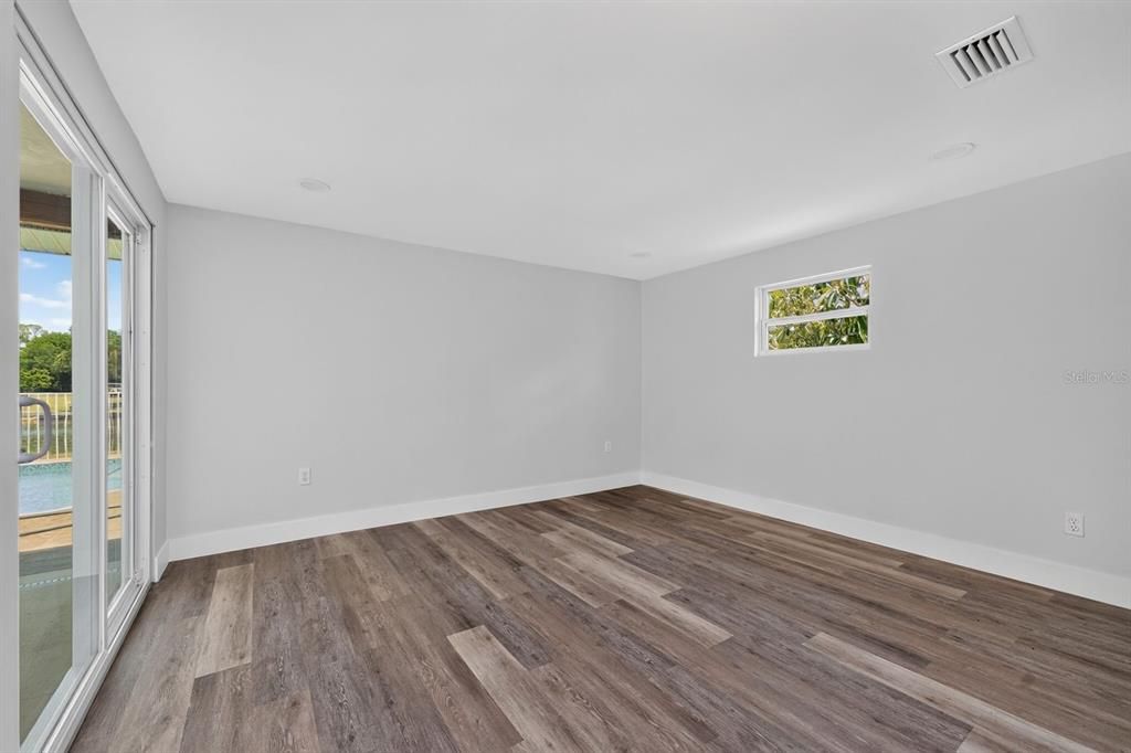 For Sale: $339,000 (2 beds, 2 baths, 931 Square Feet)