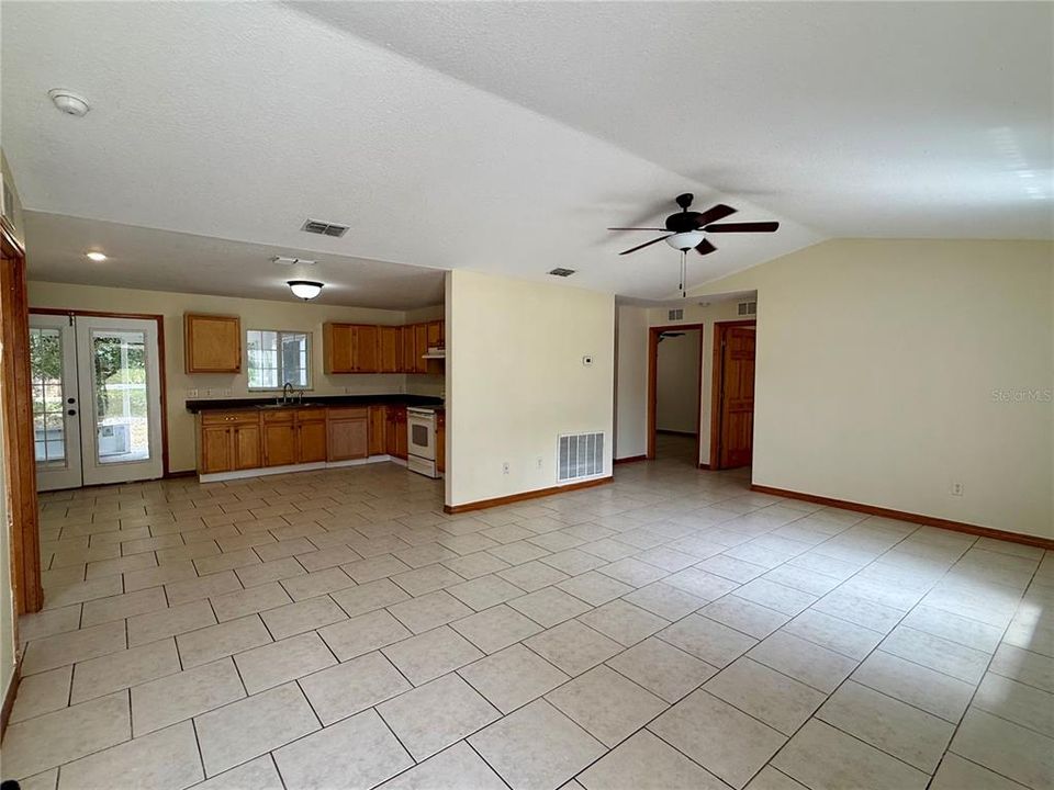 For Rent: $1,550 (3 beds, 2 baths, 1242 Square Feet)