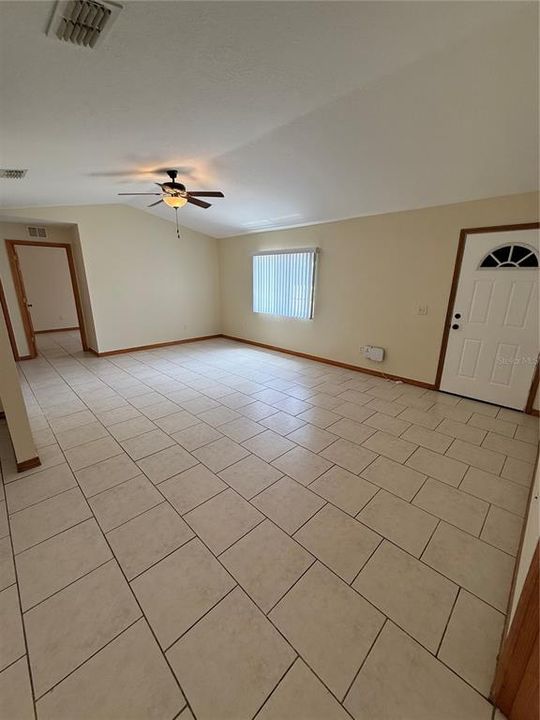 For Rent: $1,550 (3 beds, 2 baths, 1242 Square Feet)