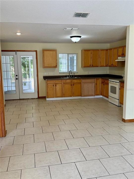 For Rent: $1,550 (3 beds, 2 baths, 1242 Square Feet)