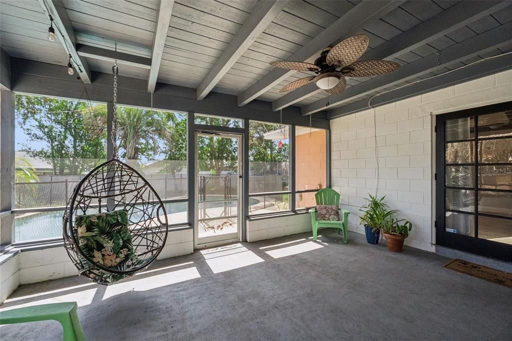 Active With Contract: $460,000 (3 beds, 2 baths, 1689 Square Feet)
