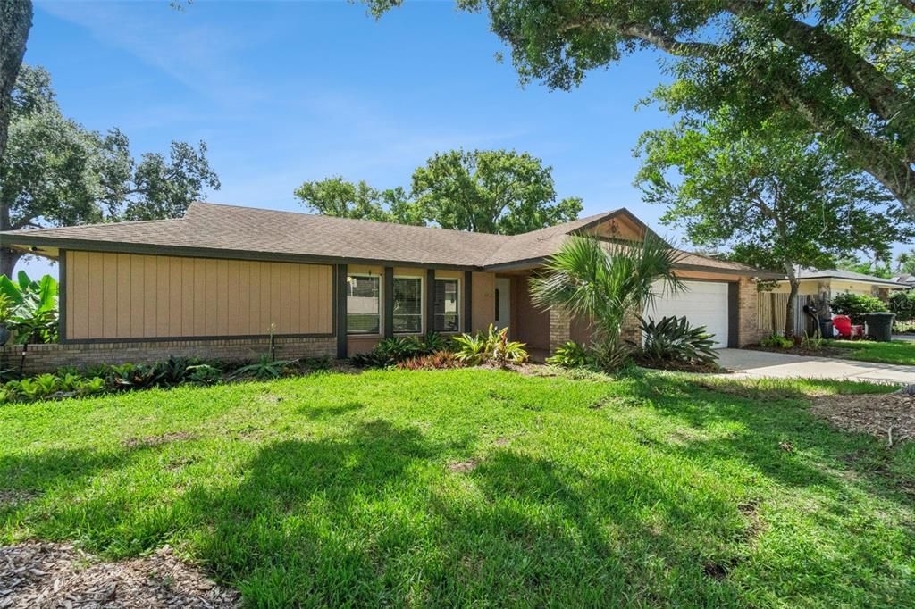 Active With Contract: $460,000 (3 beds, 2 baths, 1689 Square Feet)