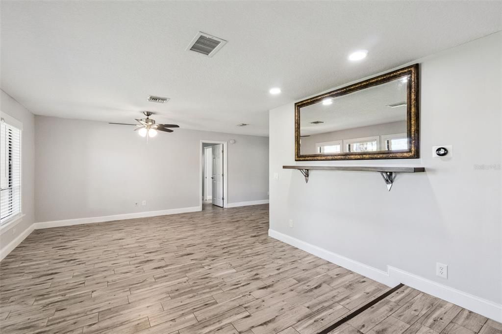 Active With Contract: $460,000 (3 beds, 2 baths, 1689 Square Feet)