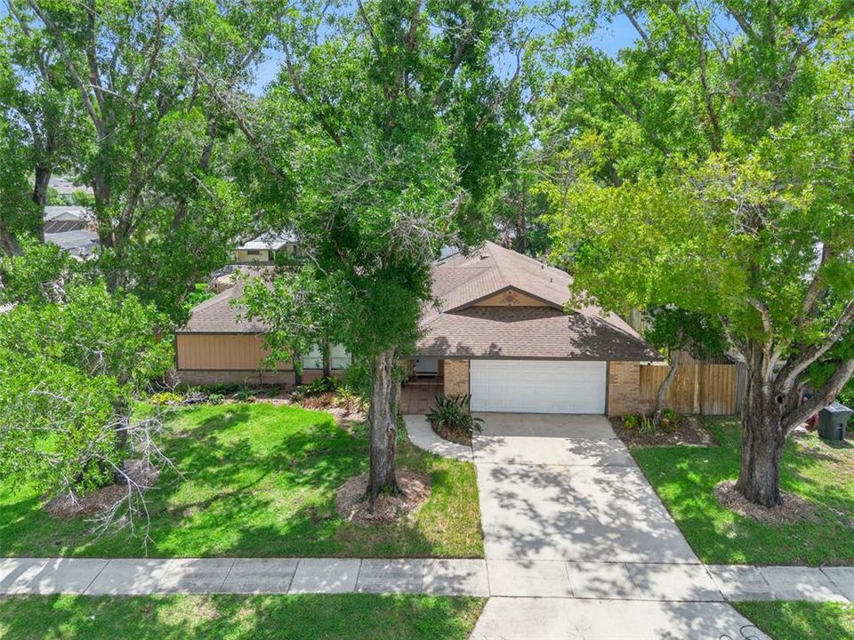 Active With Contract: $460,000 (3 beds, 2 baths, 1689 Square Feet)