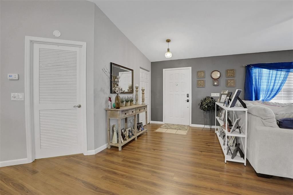 En Venta: $243,000 (3 camas, 2 baños, 1577 Pies cuadrados)